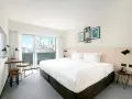 陽台房一大床