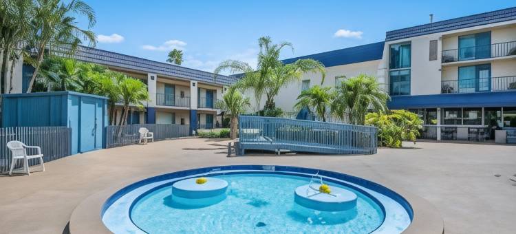 克拉丽奥酒店及套房-中央清水海滩(Clarion Inn & Suites Central Clearwater Beach)图片