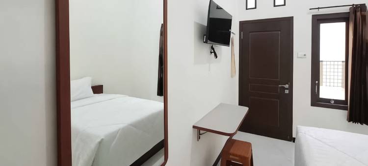 茉莉芬市苏里亚生活RedPartner太阳城购物中心酒店(Surya Living RedPartner near Suncity Mall Madiun)图片
