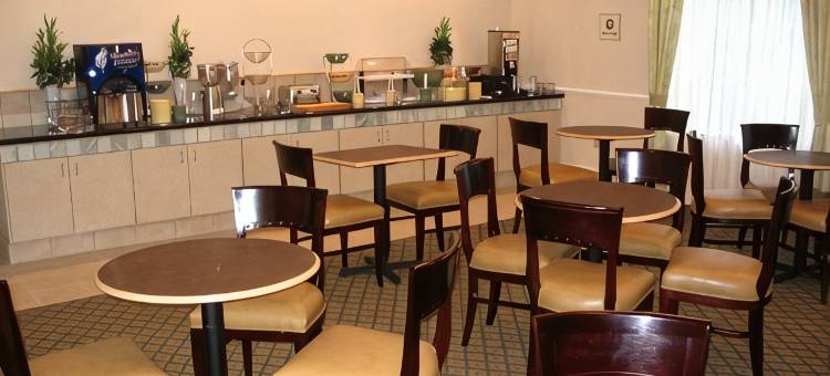 诺福克拉昆塔温德姆套房酒店(La Quinta Inn & Suites by Wyndham Norfolk)图片