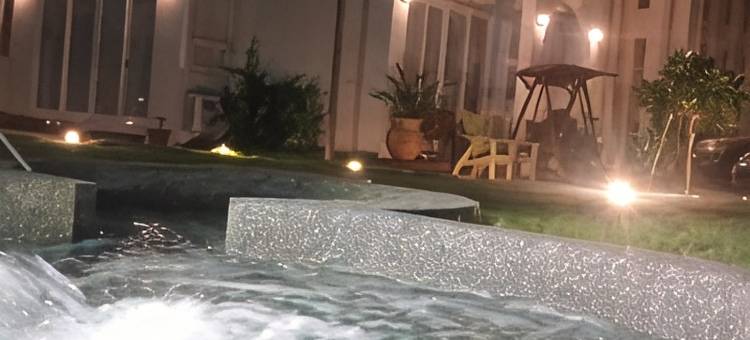 夏日澄蓝图片