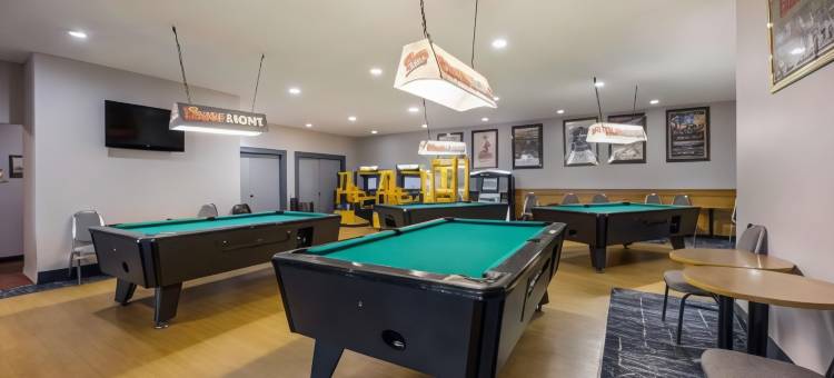 库勒城郊区的工作室(Suburban Studios Canon City)图片