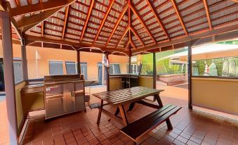 Stay at Alice Springs Hotel Over view