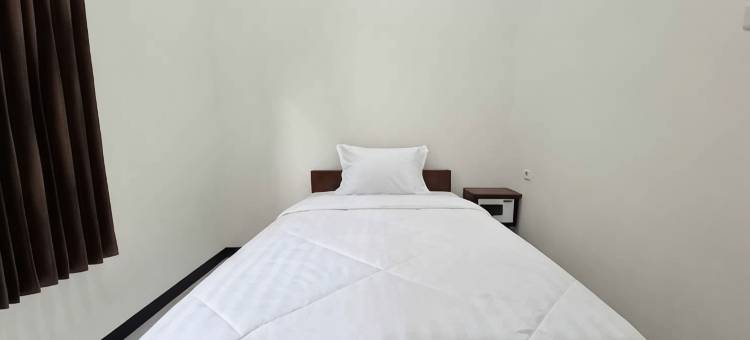 茉莉芬市苏里亚生活RedPartner太阳城购物中心酒店(Surya Living RedPartner near Suncity Mall Madiun)图片