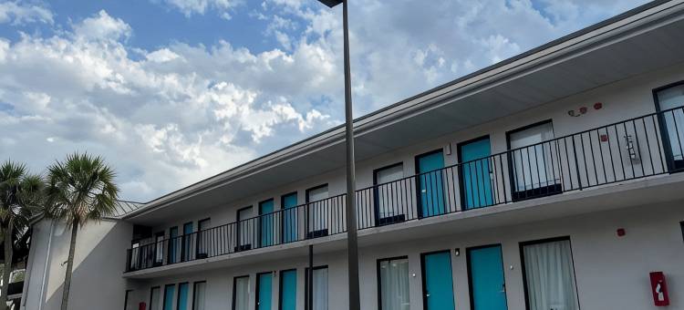 克拉丽奥酒店及套房-基西米-南布埃纳维斯塔湖(Clarion Inn & Suites Kissimmee-Lake Buena Vista South)图片
