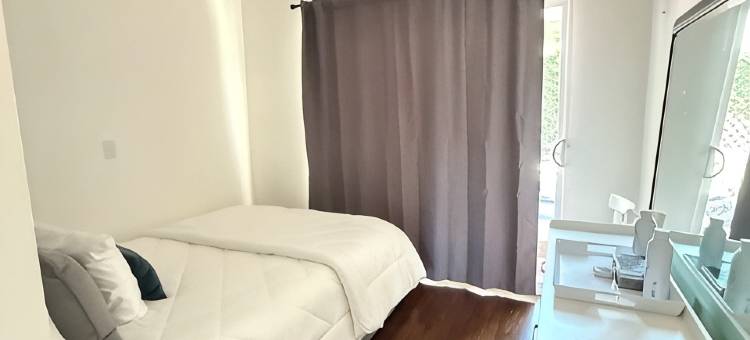 佐拉白门步行可达海滩、海湾、商店&餐厅乡村别墅(La Jolla White Door Cottage walking distance to beach, cove, shops, &restaurants)图片
