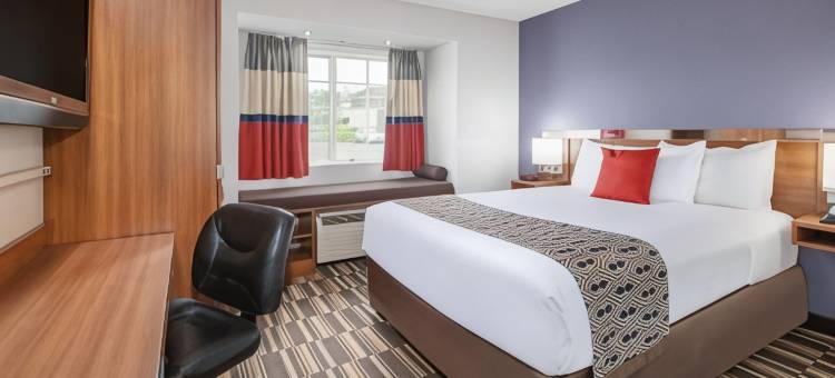 匹兹堡机场麦客达套房酒店(Microtel Inn & Suites by Wyndham Pittsburgh Airport)图片