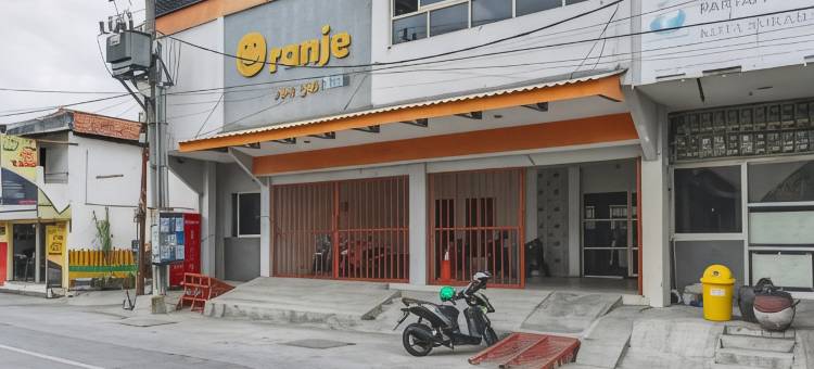 泗水红多兹斯瓦兰克托酒店(RedDoorz near Suroboyo Carnival Park)图片