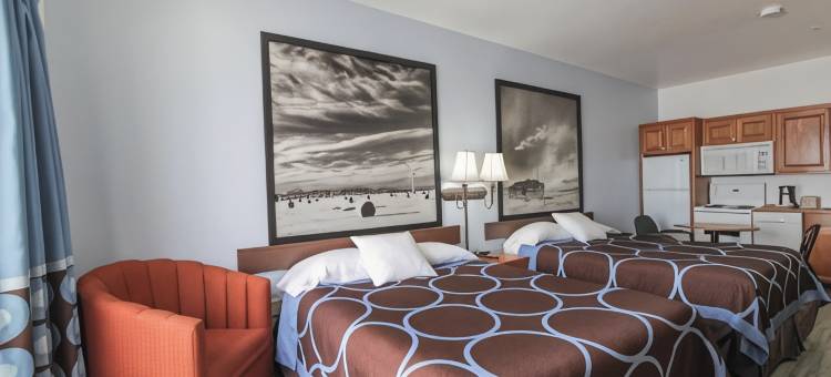 三山温德姆速8酒店(Super 8 by Wyndham Three Hills AB)图片