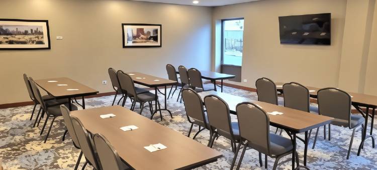 贝斯特韦斯特优质酒店南荷兰/芝加哥南区(Best Western Plus South Holland/Chicago Southland)图片