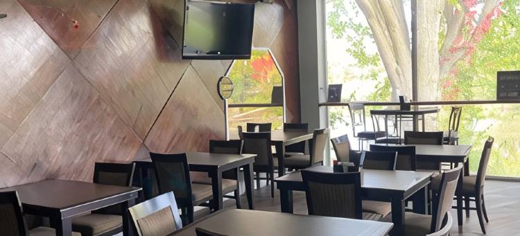 Travelodge by Wyndham Water’s Edge Hotel - Racine图片