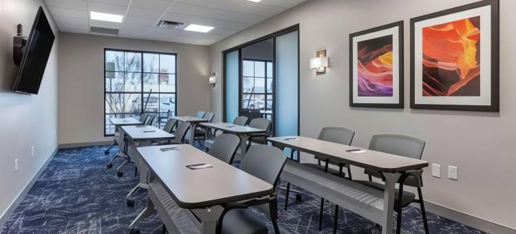 斯科特斯德话棒娱乐区舒适套房(Comfort Suites Scottsdale Talking Stick Entertainment District)图片
