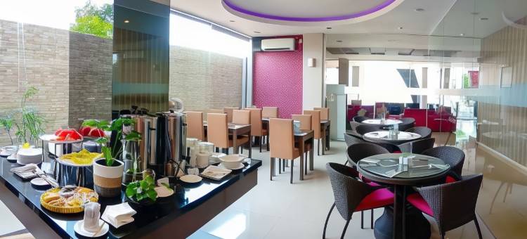 吉打里维瓦酒店 - 阿扎纳精选(Viva Hotel Kediri, Azana Hotel Collection)图片