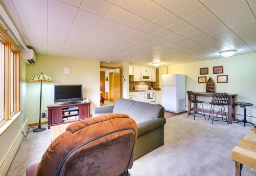 Walk to McQuade Harbor Lake Superior Retreat Hotel Overview