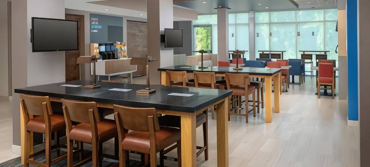 布伦瑞克北智选假日套房酒店(Holiday Inn Express & Suites North Brunswick)图片