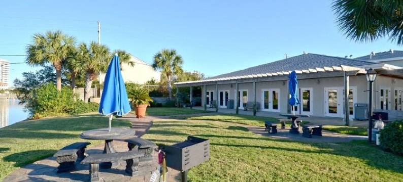 Stunning Shoreline Views and Luxurious Amenities - Exquisite Penthouse Escape图片