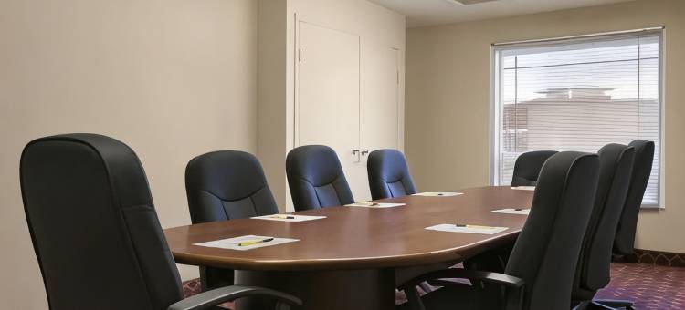 纳尔逊堡速8酒店(Super 8 by Wyndham Fort Nelson BC)图片