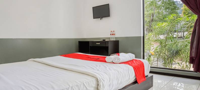 红门子靠近巴图滑翔伞(RedDoorz Near Paralayang Batu)图片