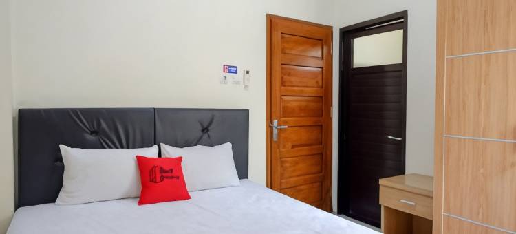 红多兹伊斯兰酒店-普沃萨里火车站附近(RedDoorz Syariah Near Purwosari Train Station)图片