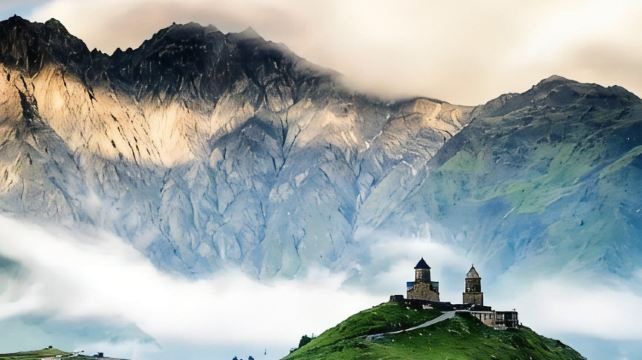 【格魯吉亞第比利斯6日私家團】·上帝后花園+精緻小團遊+西格納吉+酒莊品美酒+卡茲別克山+普羅米修斯被囚之地+哥里+斯大林故居+姆茨赫塔+世界文化遺產+聖三一教堂+一價全含+專車+中文司機兼陪同