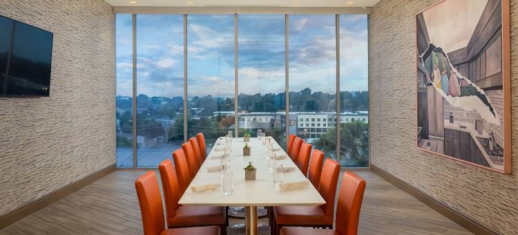 顶峰酒店(The Summit Hotel)图片