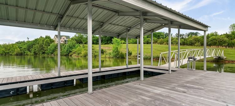 湖滨-度假屋 两栋住宅！私人 配有入地式泳池！(Lakefront - 2 Homes! Private with Inground Pool!)图片