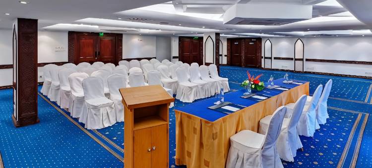 Sarovar Portico印度的苍鹭(The Heron by Sarovar Portico India)图片