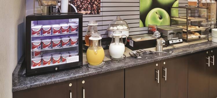 艾尔克维查尔斯顿东北拉昆塔温德姆套房酒店(La Quinta Inn & Suites by Wyndham Elkview - Charleston NE)图片