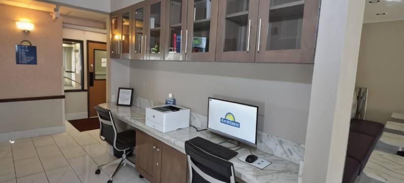 阿尔伯克基机场戴斯套房酒店(Days Inn & Suites by Wyndham Airport Albuquerque)图片