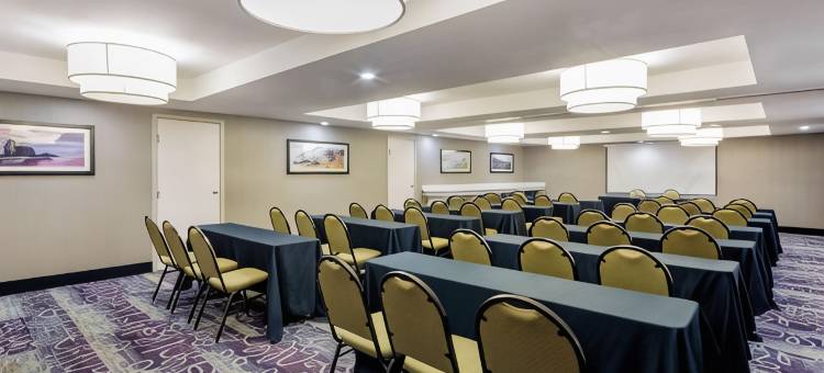 奥克兰海沃德拉昆塔温德姆套房酒店(La Quinta Inn & Suites by Wyndham Oakland - Hayward)图片