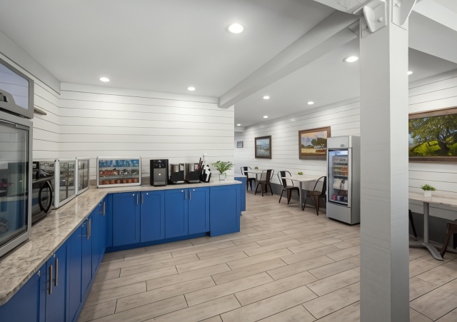 Shem Creek Inn Over view