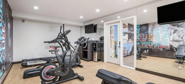 东兰辛大学区-波茵特克拉丽奥旅馆(Clarion Pointe East Lansing University Area)图片