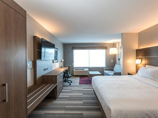 凤凰城北欢乐谷智选假日套房酒店