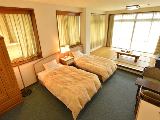 Hotel Garden Hills Over view