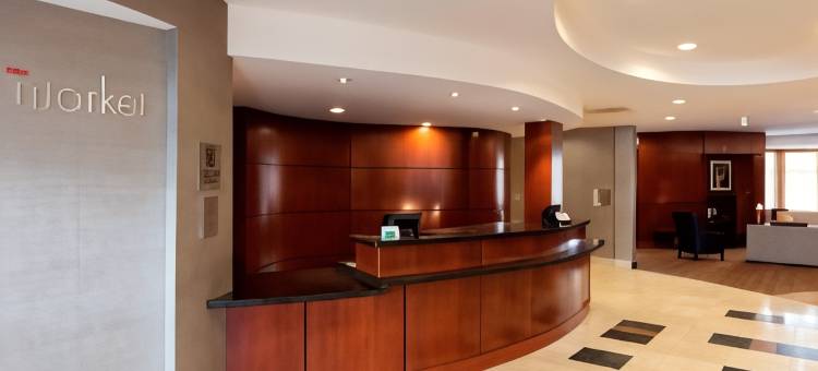 芝加哥绍姆堡/伍德菲尔德购物中心万怡酒店(Courtyard Chicago Schaumburg/Woodfield Mall)图片