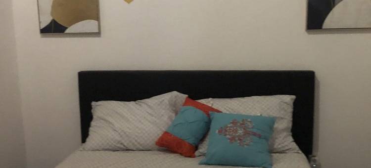 Property just updated with fresh paint, new flooring , new and modern furniture.图片