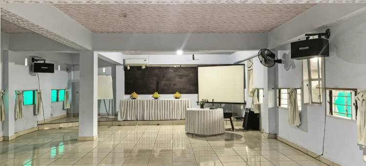 Hotel O Surya酒店靠近Taman Anggrek Pkk Watansoppeng(Hotel O Surya HotelNearTaman Anggrek Pkk Watansoppeng)图片
