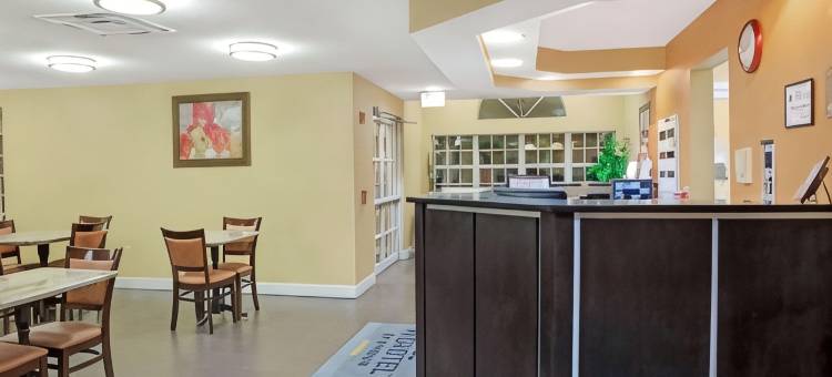 夏洛特-大学广场麦客达套房酒店(Microtel Inn & Suites by Wyndham Charlotte/University Place)图片