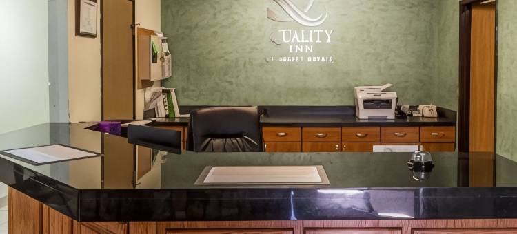 锡达拉皮兹柯林斯路凯艺酒店(Quality Inn at Collins Road - Cedar Rapids)图片