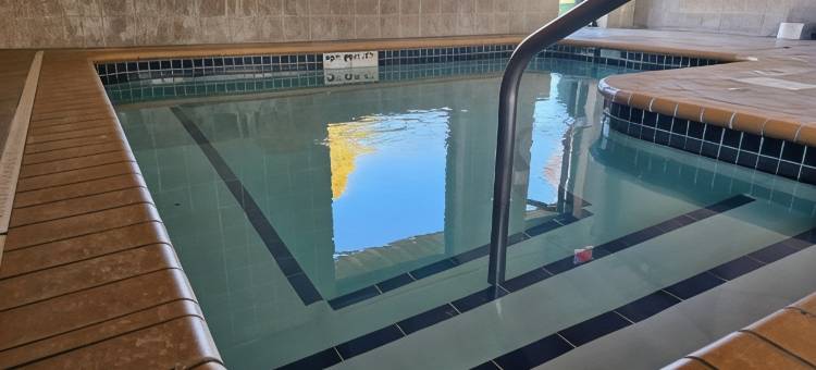 普拉特城KCI机场温德姆华美达酒店(Ramada by Wyndham Platte City KCI Airport)图片