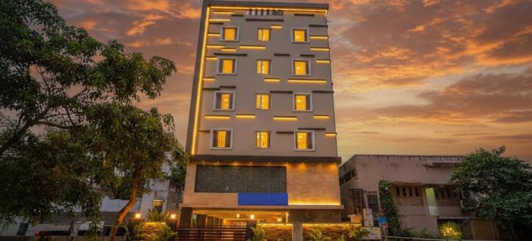 Fabhotel Rr Grand酒店(FabHotel RR Grand - Next to Trendset Mall)图片