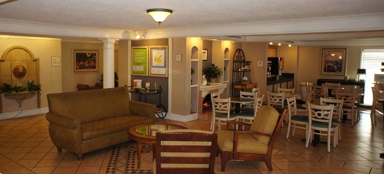莫林机场拉昆塔温德姆酒店(La Quinta Inn by Wyndham Moline Airport)图片