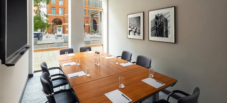 伯明翰布林德里希尔顿花园酒店(Hilton Garden Inn Birmingham Brindleyplace)图片