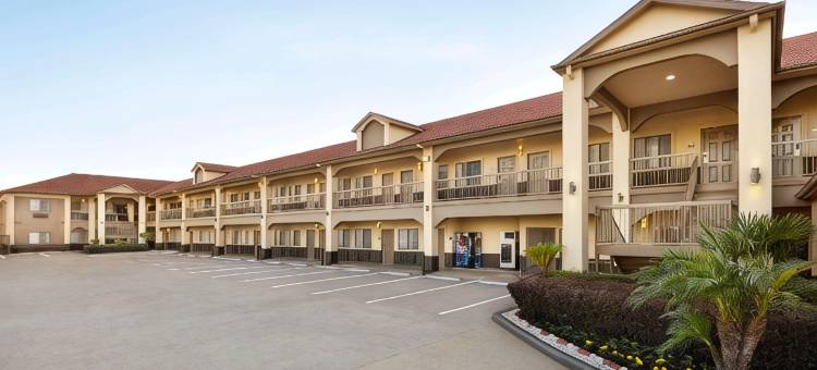 休斯顿荷比机场戴斯套房酒店(Days Inn & Suites by Wyndham Houston Hobby Airport)图片