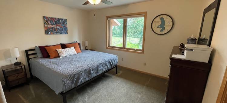 Family friendly home on Flathead River with amazing views, dock and toys galore图片