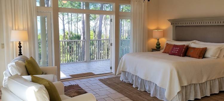 距海滩75码温馨奢华度假屋，绝佳景观，泳池&纱网门廊(Lovely luxury home 75yds to beach, wonderful views, pool & screened porches.)图片