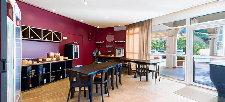 西富尔斯勒普拉热花园与城市(Garden & City Six-Fours-Les-Plages)图片