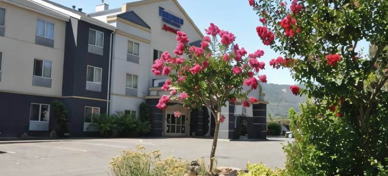 门多西诺县尤凯亚万枫酒店(Fairfield Inn & Suites Ukiah Mendocino County)图片