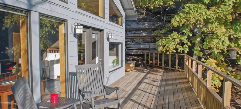 海狸湖畔小屋酒店 - 仅供伴侣入住度假屋(Beaver Lakefront Cabins - Couples Only Getaways)图片