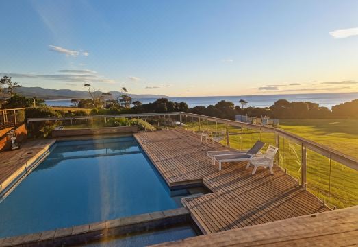 Diamond Island Resort, Restaurant & Bar and Penguin Show Hotel Overview